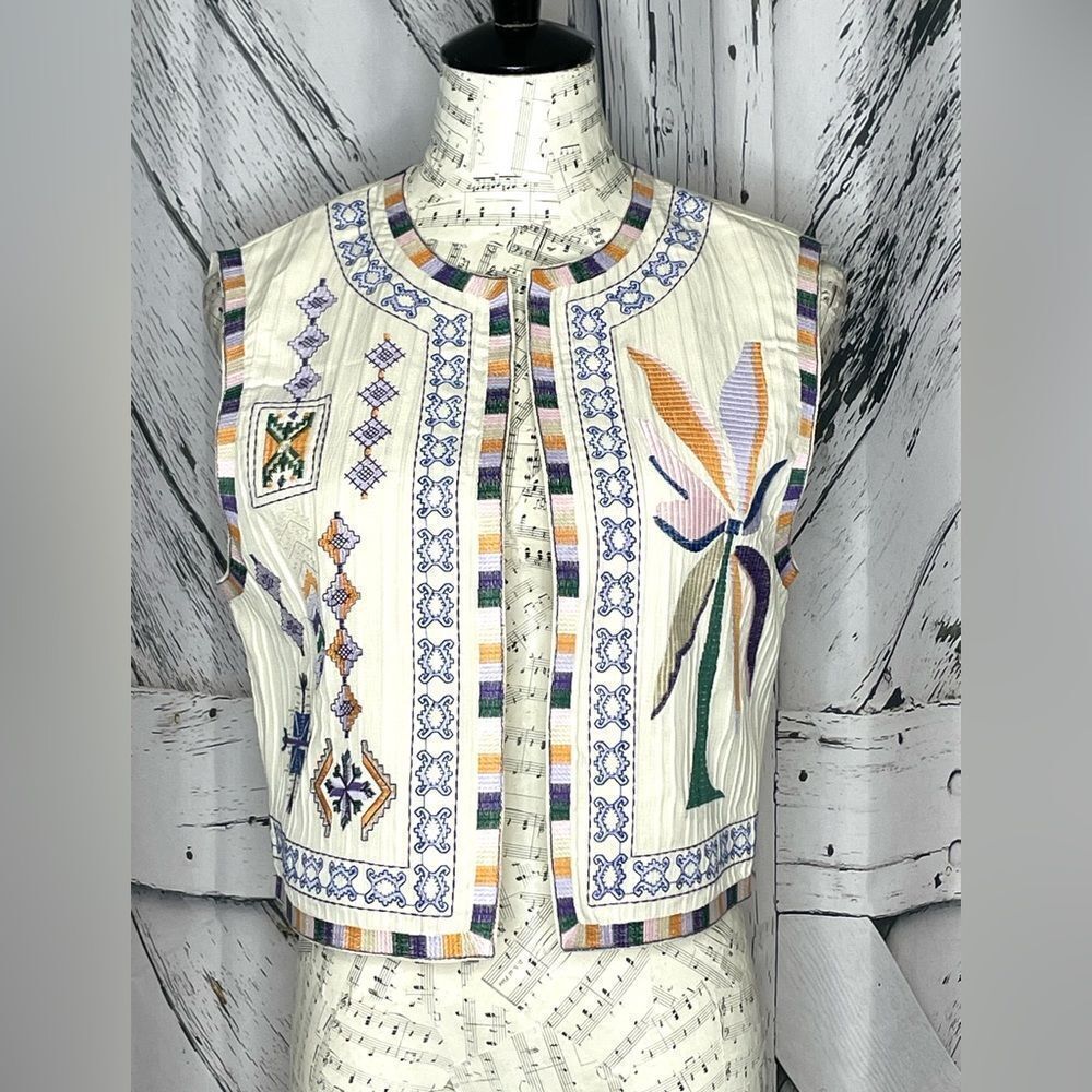 Embroidered Sleeveless Vest with Multicolor Patterns